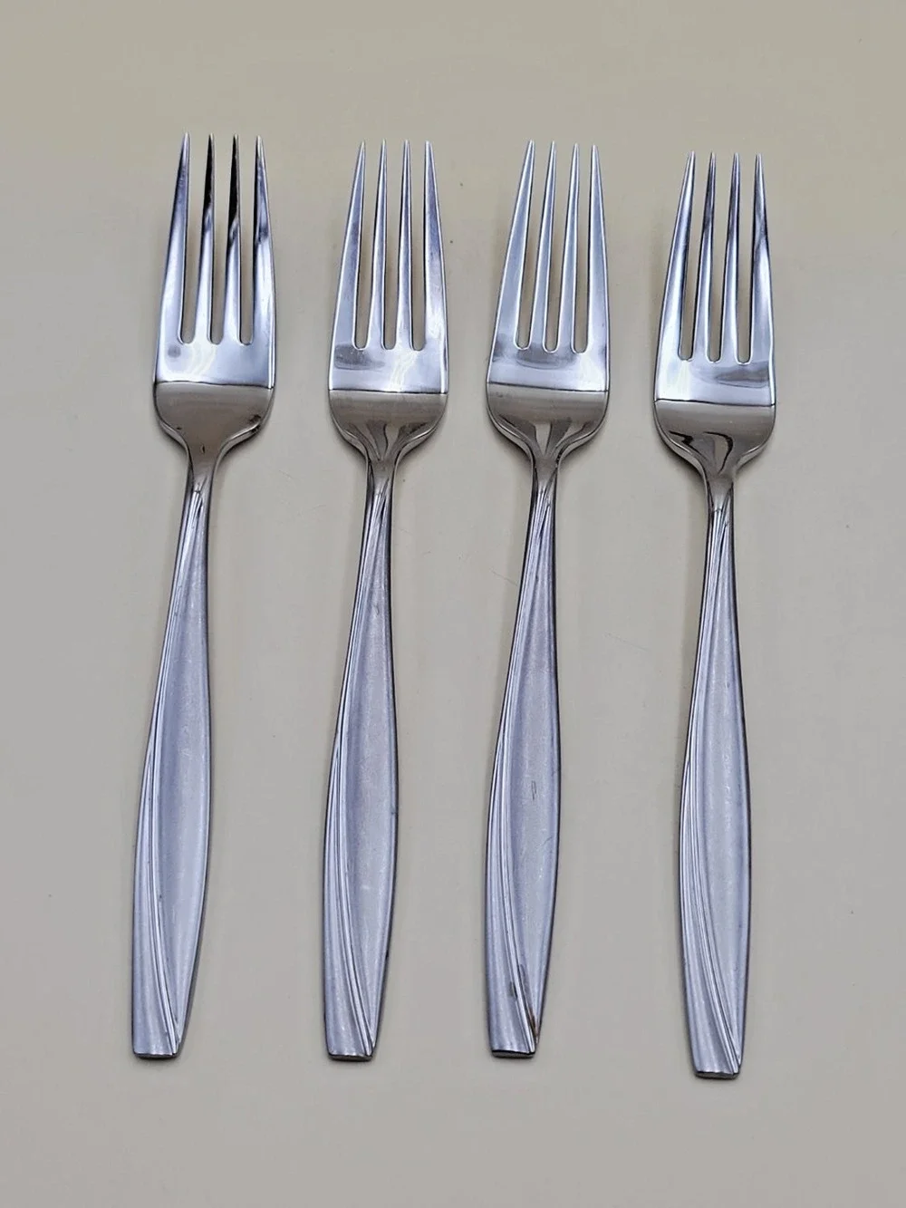 Set of 4 Oneida Camlynn Stainless Steel Dinner Forks